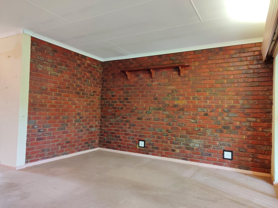 2 Bedroom Property for Sale in Roosheuwel North West